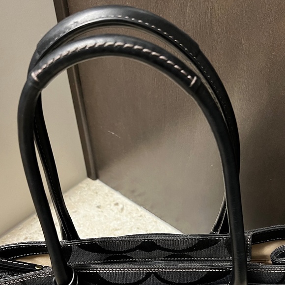 Coach. EUC. "Madeline Hampton" Handbag. Signature Black Jacquard Canvas.15"X7.5" - Picture 4 of 11